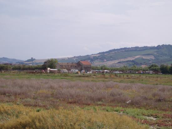 Roulotte e pista per deltaplani a motore....